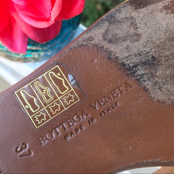 SOLD BOTTEGA VENETA Tan cross-over strap sandals - Picture 6 of 8